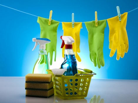Cleaner using warning signs during a deep cleaning task